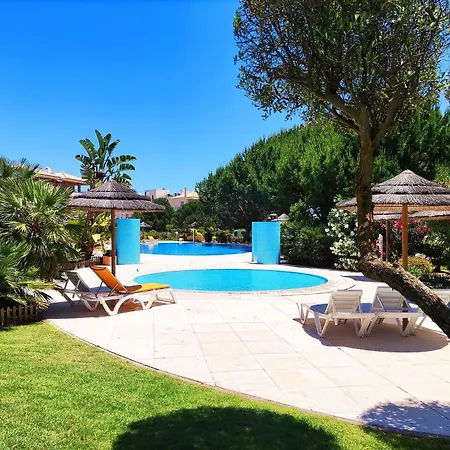 Fabulous Sunny Pool&garden By Becherish Lejlighed