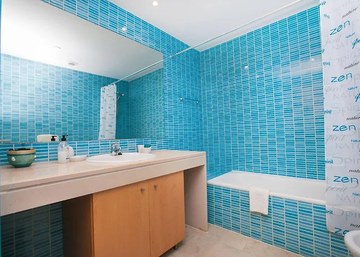 Fabulous Sunny Pool&garden By Becherish Lejlighed