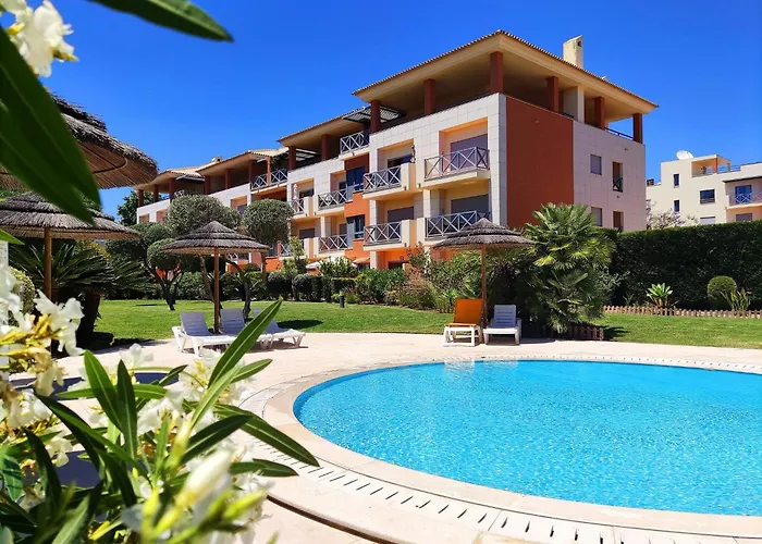 Fabulous Sunny Pool&garden By Becherish Lejlighed *